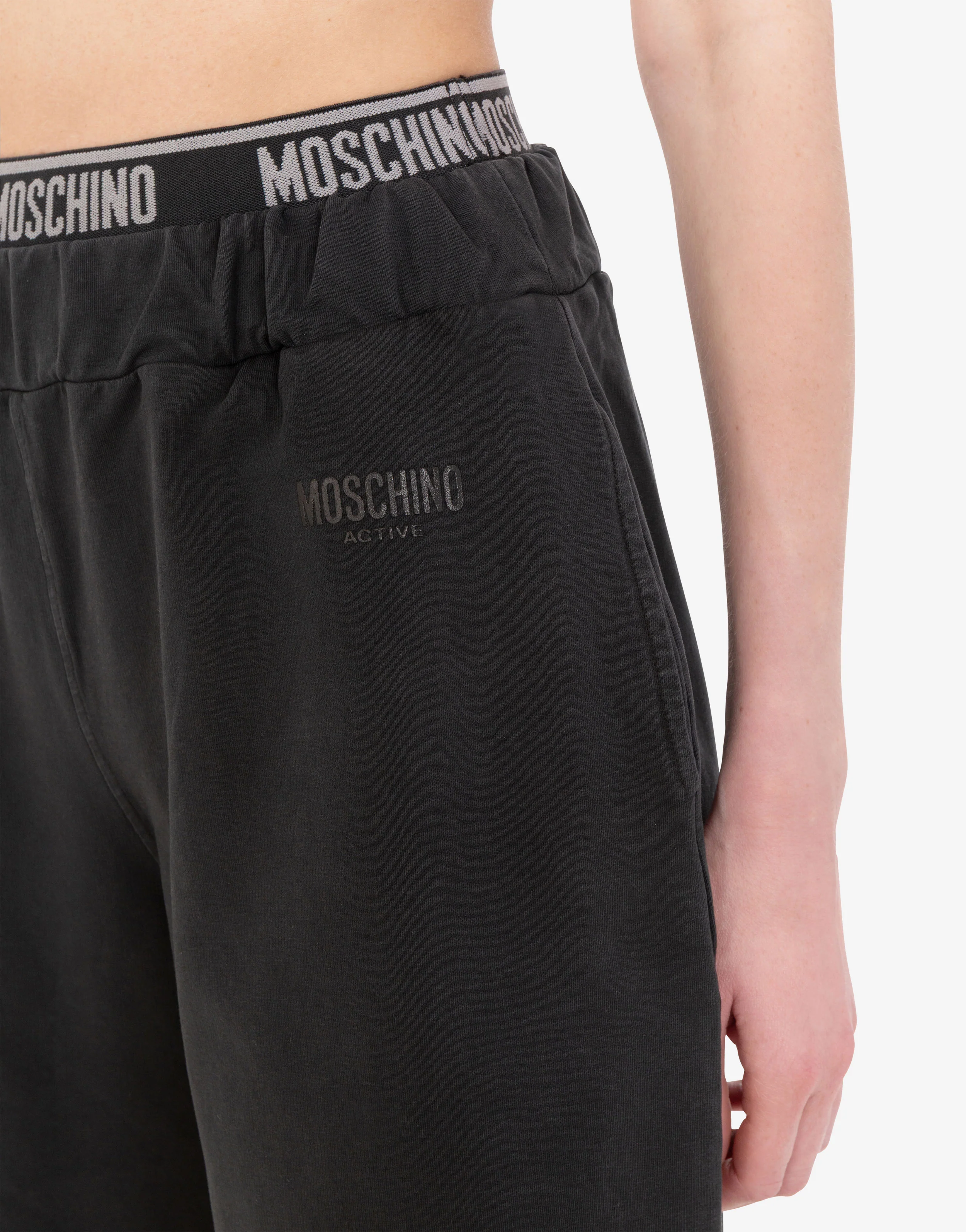 Garment-dyed cotton fleece shorts - Image 4